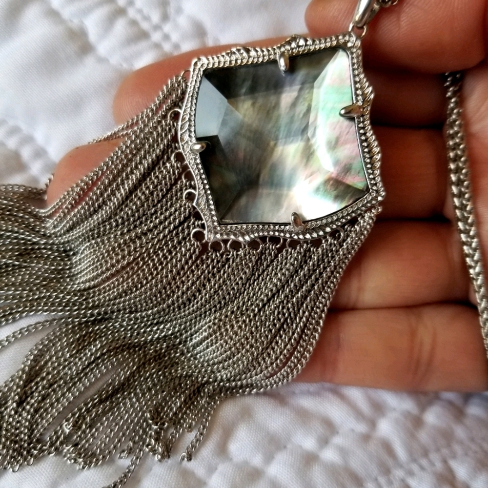 Kendra Scott Kingston in black mother of pearl